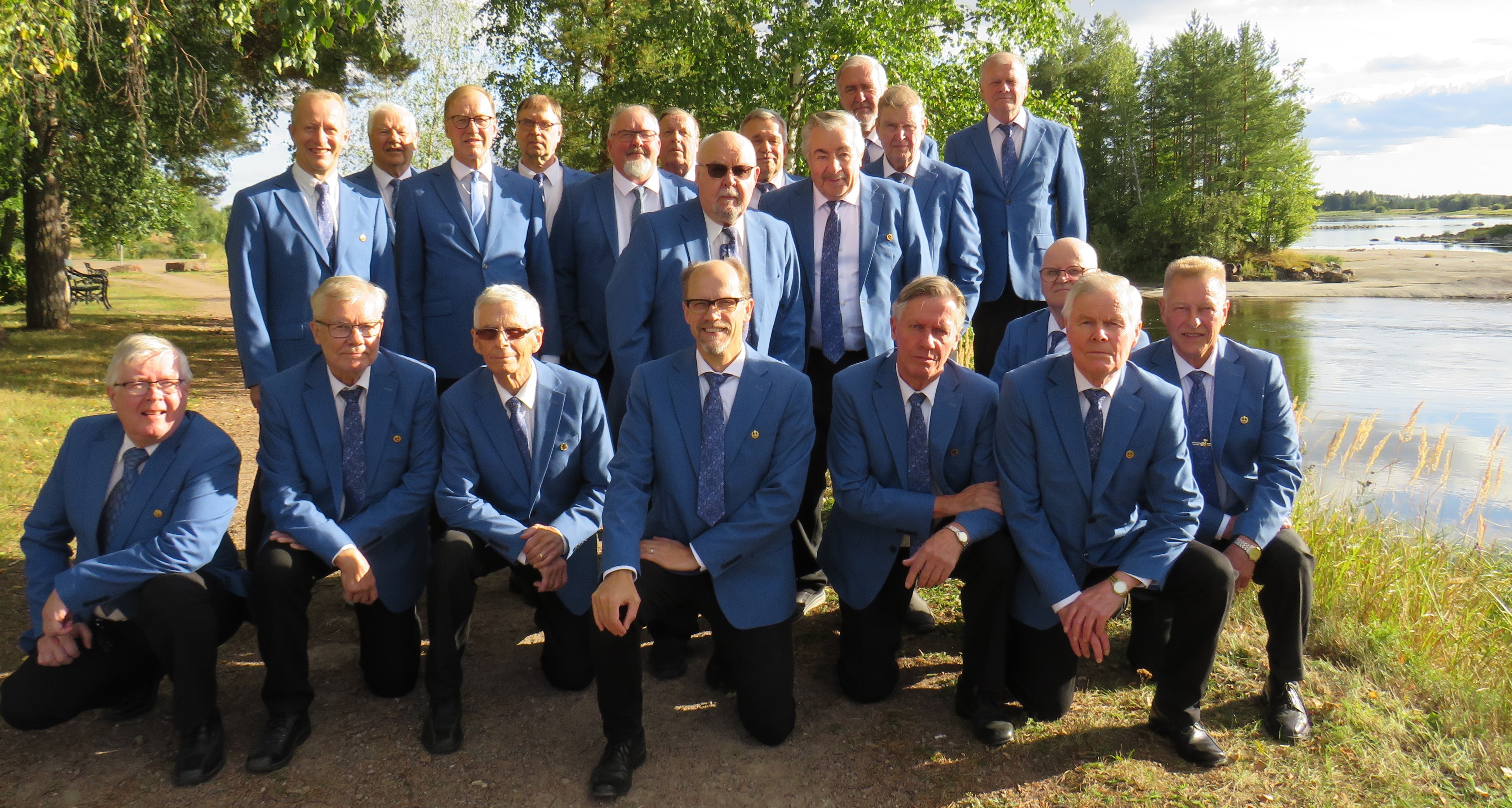 Myllykosken Metallimiesten kuoro Koivusaaressa syyskuu 2022 promo 2.jpg