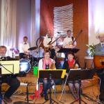 Vokki-yhtye sek&auml; hanuristi Markku Sepp&auml;l&auml; s&auml;estiv&auml;t