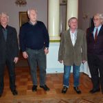 Kunniaj&auml;senet lauloivat Kotimaani ompi Suomi.